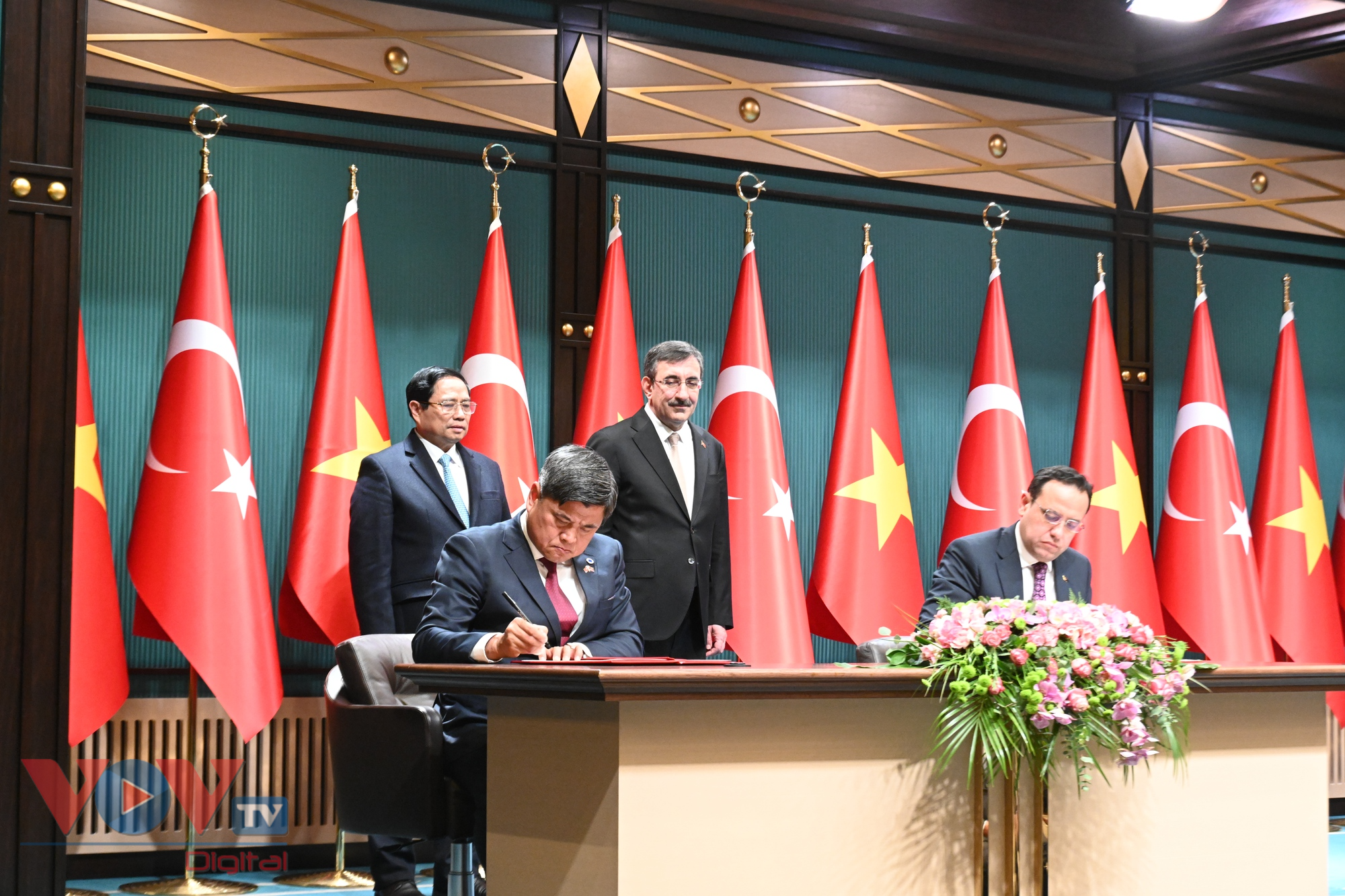 Thủ tướng Phạm Minh Chính và Phó Tổng thống Thổ Nhĩ Kỳ chứng kiến lễ ký kết Biên bản ghi nhớ hợp tác trong lĩnh vực Nông nghiệp và Lâm nghiệp giữa Bộ Nông nghiệp và Phát triển nông thôn Việt Nam và Bộ.jpg