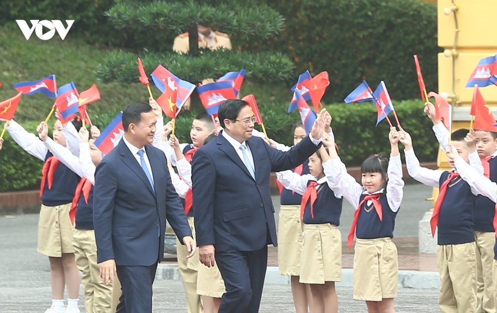 Ảnh: Toàn cảnh lễ đón và hội đàm giữa Thủ tướng Việt Nam và Thủ tướng Campuchia- Ảnh 1.