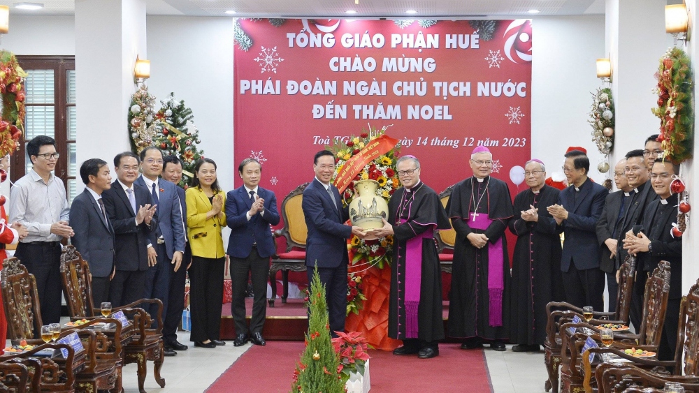 Chủ tịch nước Võ Văn Thưởng chúc mừng Giáng sinh Tổng Giáo phận Huế- Ảnh 4.