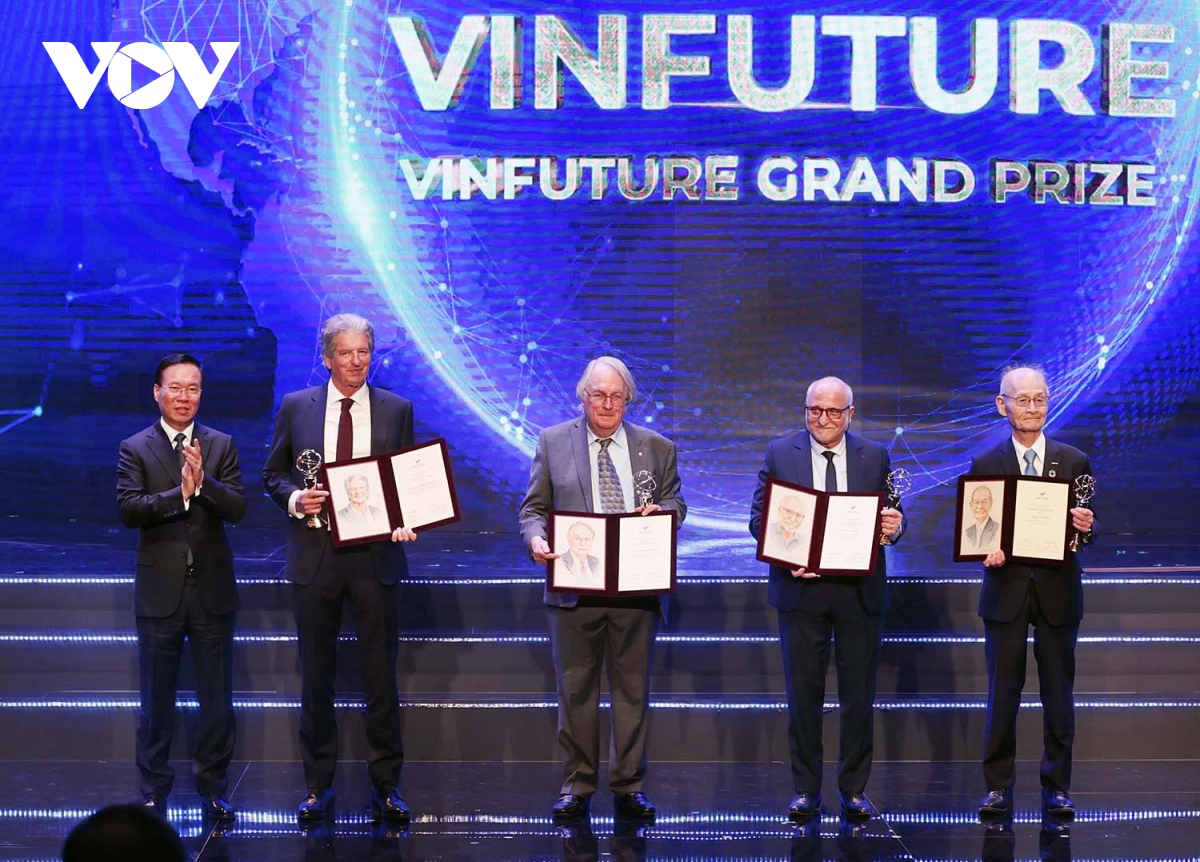 Chủ tịch nước Võ Văn Thưởng dự Lễ Trao giải thưởng VinFuture- Ảnh 2.