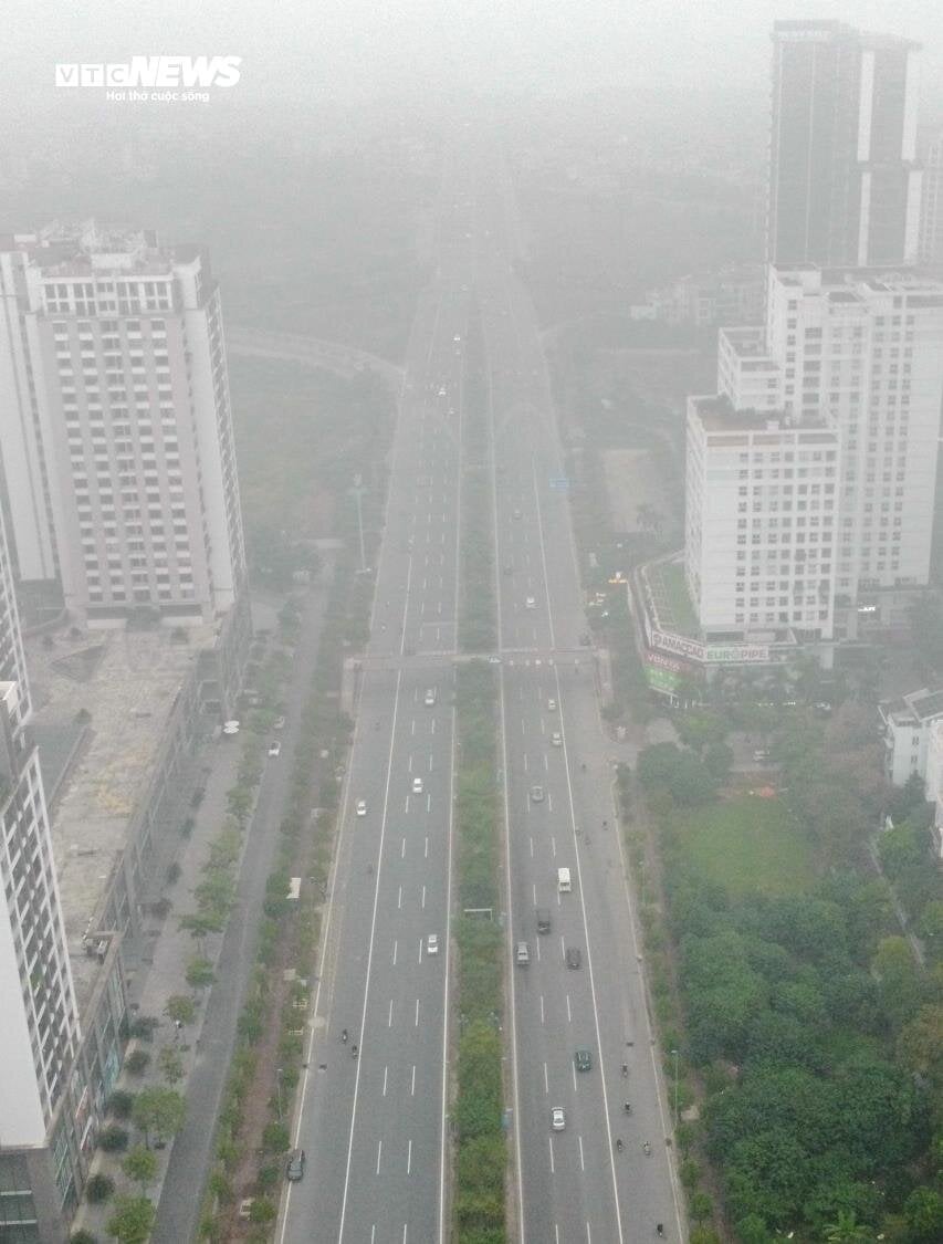 Hà Nội ô nhiễm không khí thứ 3 thế giới, bầu trời mịt mù từ sáng tới trưa- Ảnh 4.