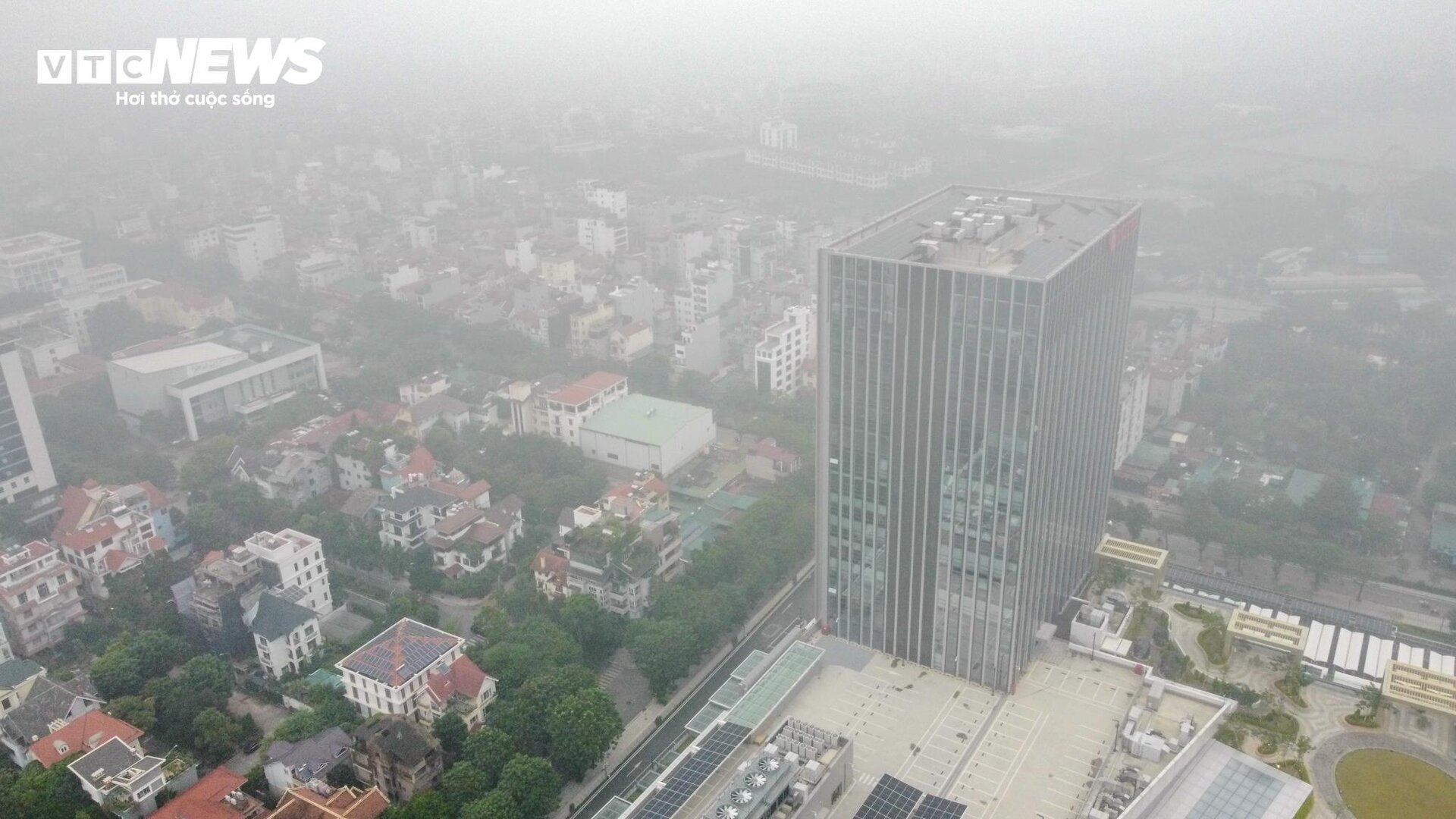 Hà Nội ô nhiễm không khí thứ 3 thế giới, bầu trời mịt mù từ sáng tới trưa- Ảnh 7.