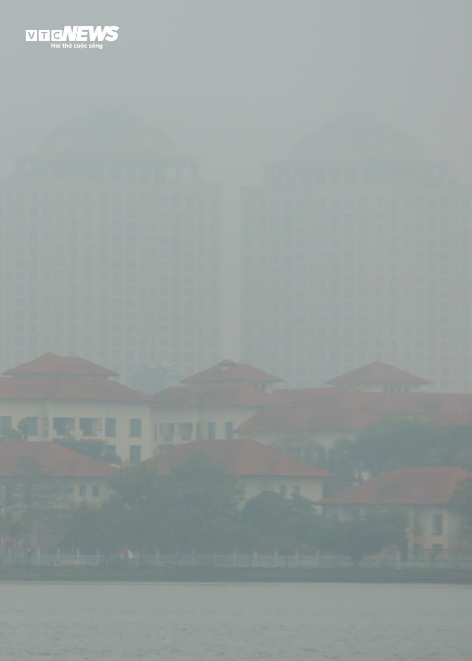 Hà Nội ô nhiễm không khí thứ 3 thế giới, bầu trời mịt mù từ sáng tới trưa- Ảnh 11.