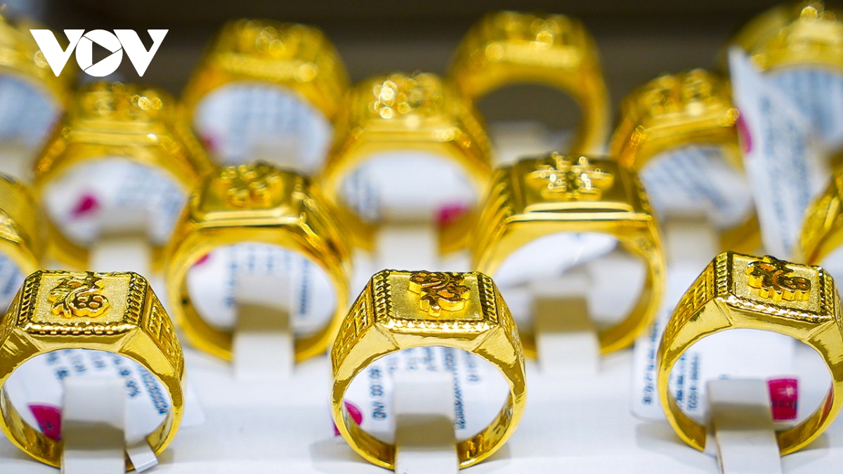 Giá vàng hôm nay 30/12: mua - bán vàng SJC có lúc chênh 6 triệu đồng/lượng- Ảnh 1.