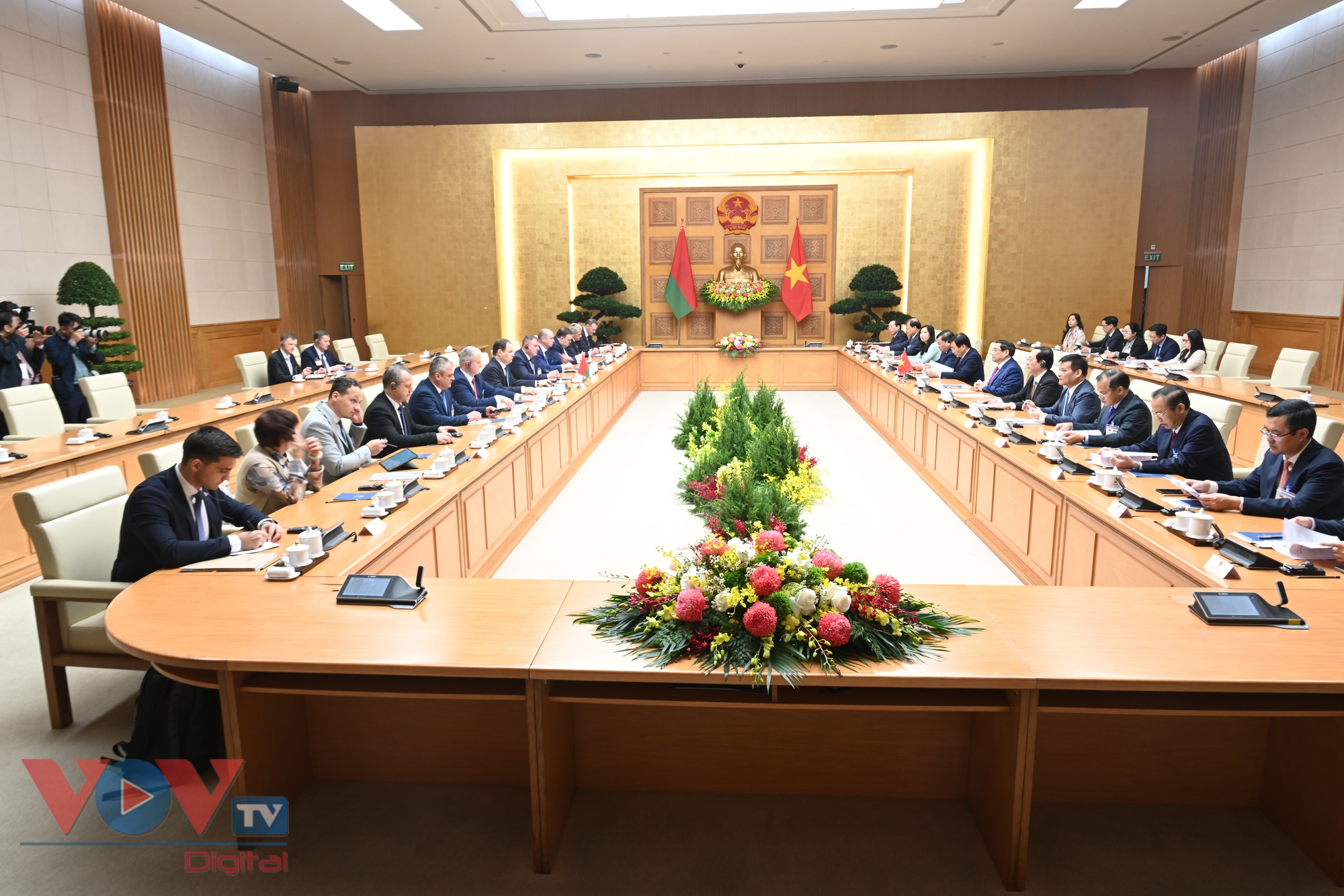 Thủ tướng Chính phủ Phạm Minh Chính hội đàm với Thủ tướng Cộng hòa Belarus Roman Golovchenko- Ảnh 2.