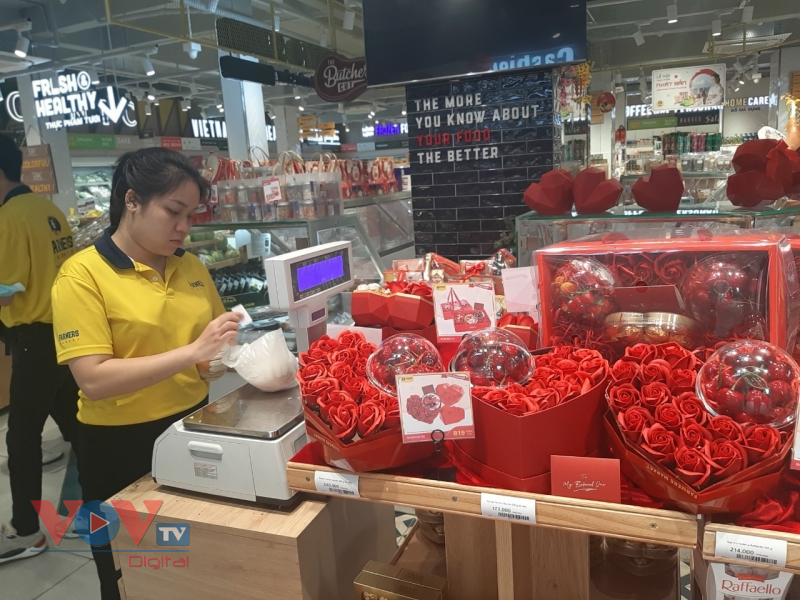 Valentine ở TP.HCM: Hoa hồng tăng giá gấp 2-3 lần - Ảnh 4.