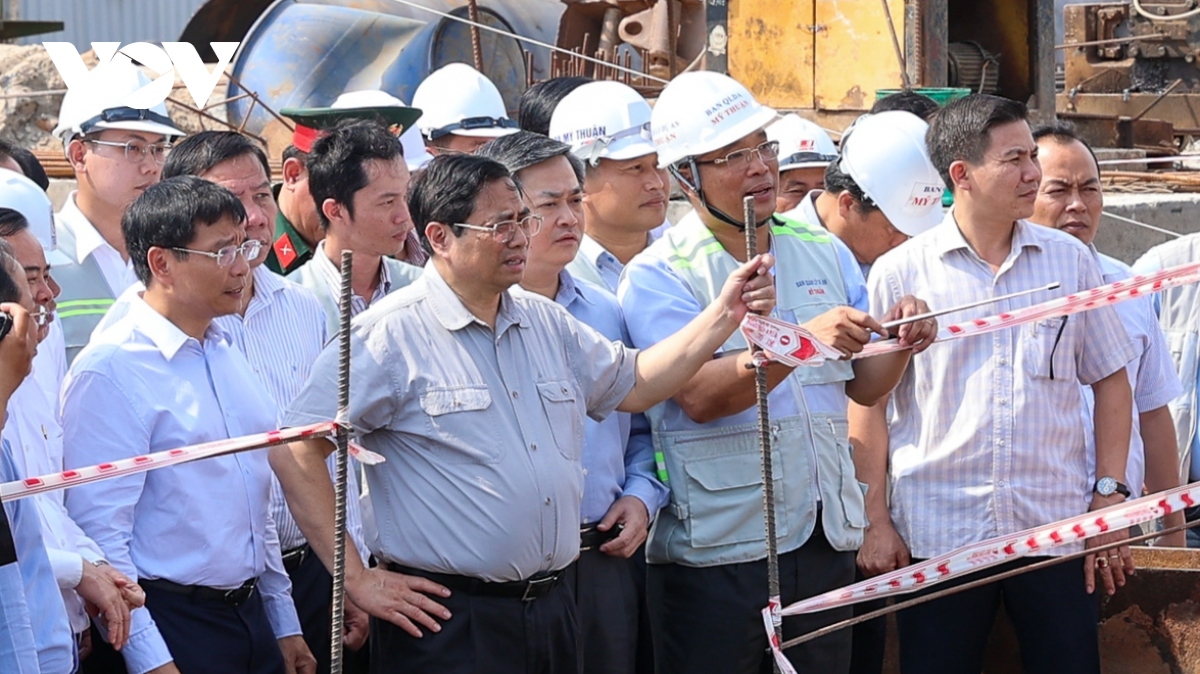 Thủ tướng: Phấn đấu hoàn thành công trình cầu Rạch Miễu 2 vào tháng 10/2025 - Ảnh 1.