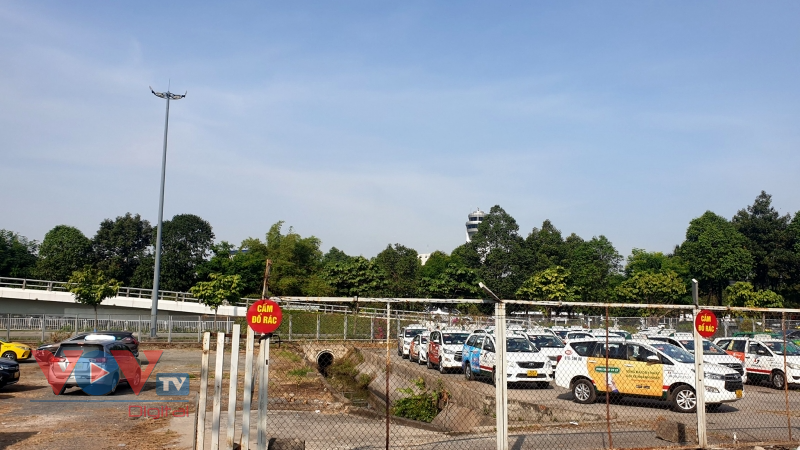 Sân bay Tân Sơn Nhất muốn tiếp tục được sử dụng bãi đậu xe tạm - Ảnh 1.