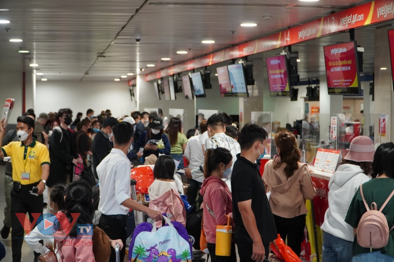Sân bay Tân Sơn Nhất muốn tiếp tục được sử dụng bãi đậu xe tạm - Ảnh 2.