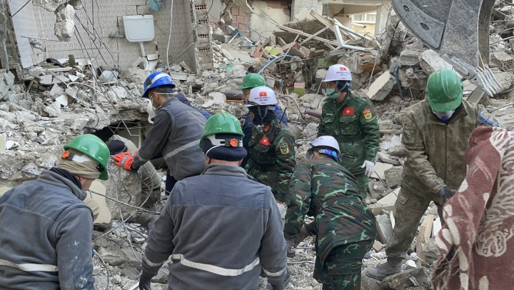 Đoàn cứu hộ QĐND Việt Nam ở Thổ Nhĩ Kỳ xác định được 12 vị trí có nạn nhân - Ảnh 2.
