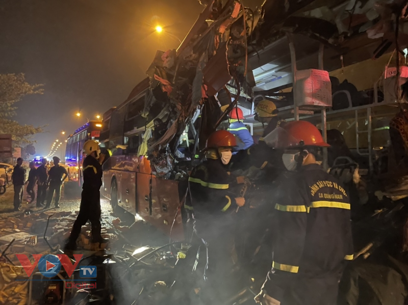Quảng Nam: Tai nạn lúc nửa đêm giữa ô tô tải và xe khách, 3 người tử vong - Ảnh 1.