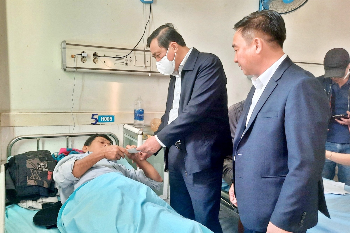13 người bị thương sau tai nạn giao thông tại Quảng Nam vẫn đang được điều trị - Ảnh 2.