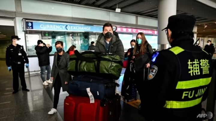 Trung Quốc dỡ bỏ hạn chế thị thực đối với người nước ngoài - Ảnh 1.