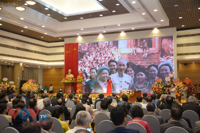 Tổng Bí thư Nguyễn Phú Trọng dự Lễ kỉ niệm 60 năm Chủ tịch Hồ Chí Minh gặp mặt đội ngũ trí thức - Ảnh 10.