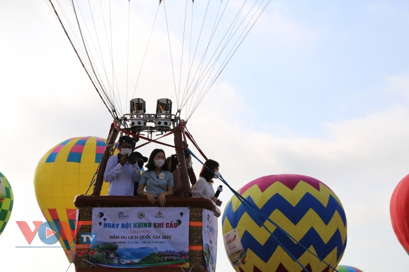 Ngày hội khinh khí cầu lần đầu tiên được tổ chức bờ biển Thăng Bình (Quảng Nam) - Ảnh 2.