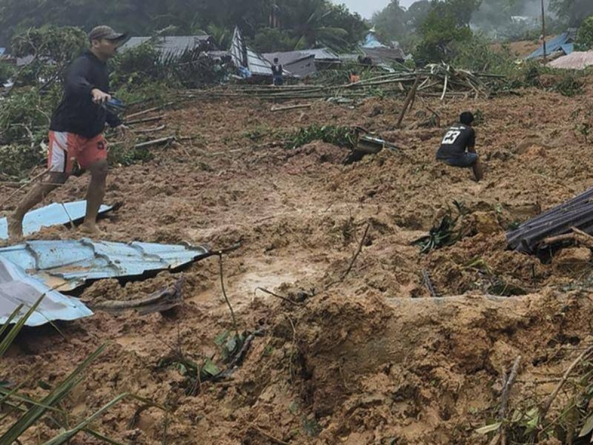 Lở đất tại Indonesia khiến 15 người thiệt mạng và 42 người mất tích - Ảnh 1.