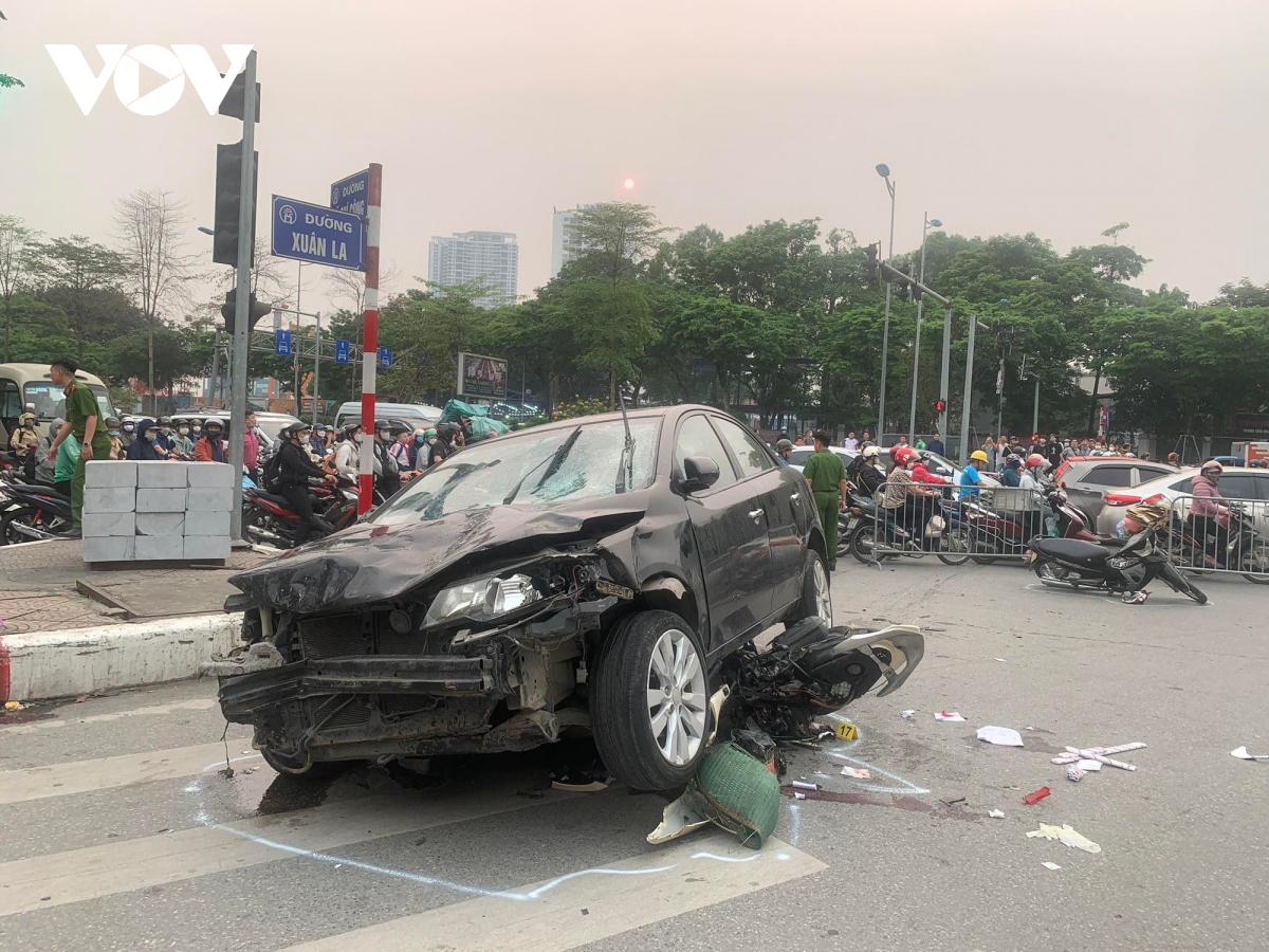 Diễn biến mới nhất vụ tai nạn liên hoàn ở Hà Nội - Ảnh 9.