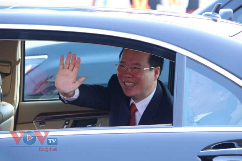 Chủ tịch nước Võ Văn Thưởng đến Vientiane, bắt đầu thăm chính thức Lào - Ảnh 4.