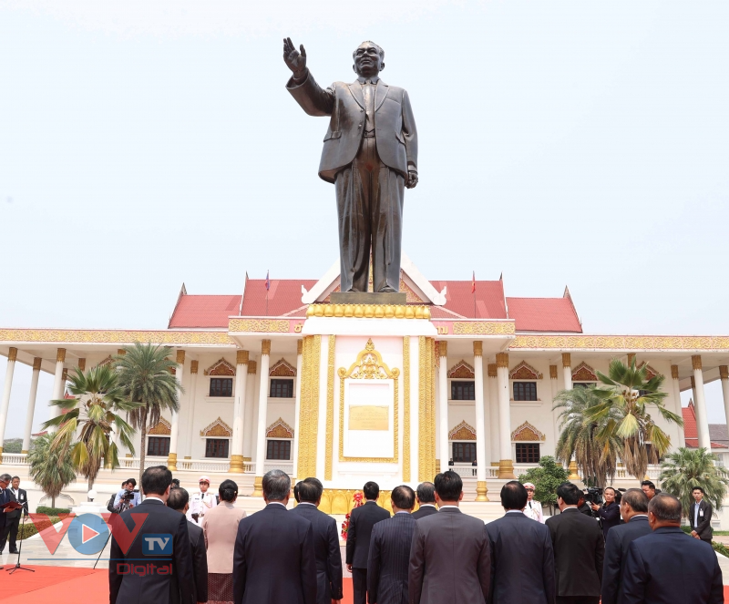 Chủ tịch nước Võ Văn Thưởng thăm các đồng chí nguyên Lãnh đạo cấp cao của Lào - Ảnh 2.