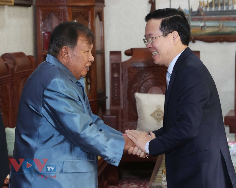 Chủ tịch nước Võ Văn Thưởng thăm các đồng chí nguyên Lãnh đạo cấp cao của Lào - Ảnh 3.