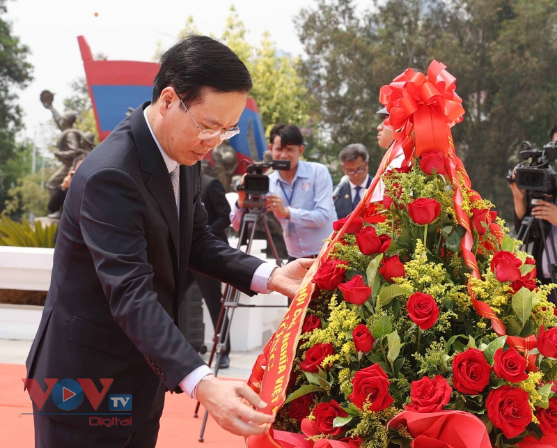 Chủ tịch nước Võ Văn Thưởng thăm các đồng chí nguyên Lãnh đạo cấp cao của Lào - Ảnh 5.