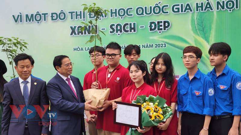 Thủ tướng Chính phủ Phạm Minh Chính thăm, làm việc tại Đại học Quốc gia Hà Nội - Ảnh 3.