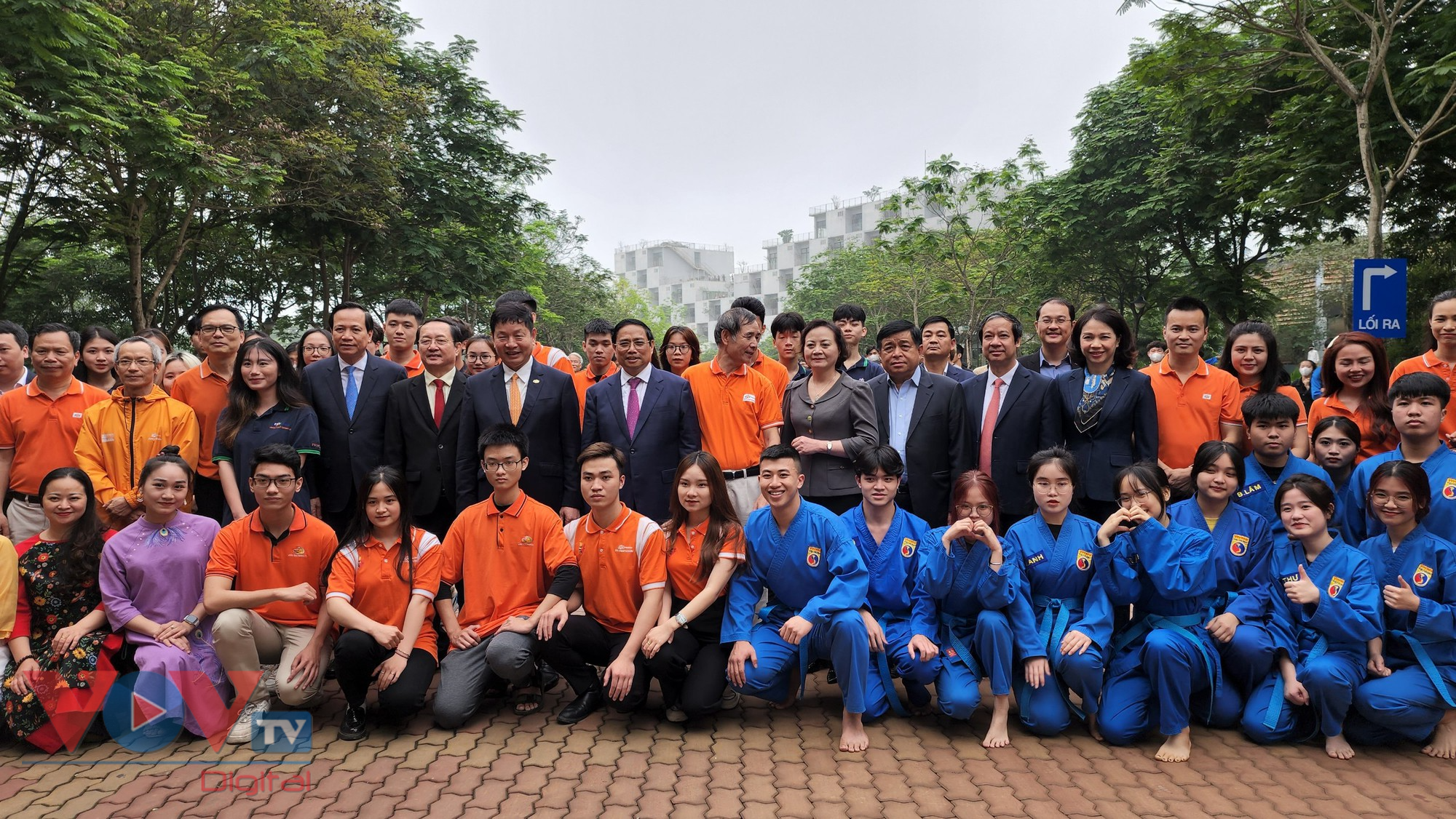 Thủ tướng Phạm Minh Chính thăm Đại học FPT và Công ty Phần mềm FPT - Ảnh 2.