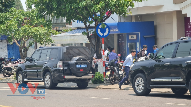 Nghi xảy ra cướp tại Phòng giao dịch Ngân hàng Vietinbank đóng trên đường Đống Đa, Đà Nẵng - Ảnh 1.