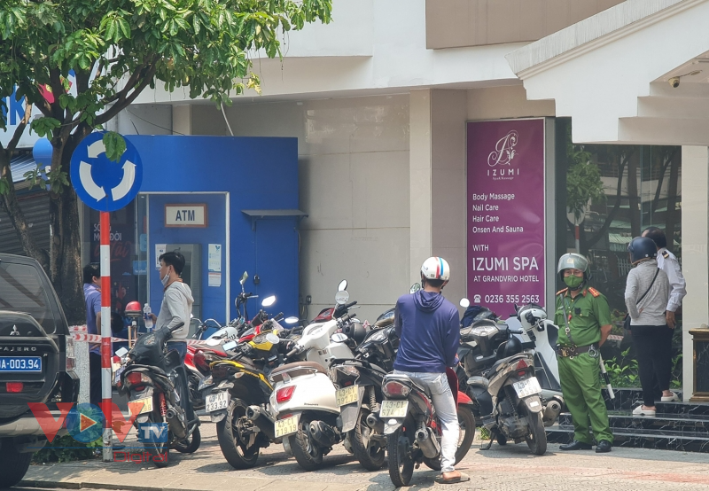 Nghi xảy ra cướp tại Phòng giao dịch Ngân hàng Vietinbank đóng trên đường Đống Đa, Đà Nẵng - Ảnh 2.