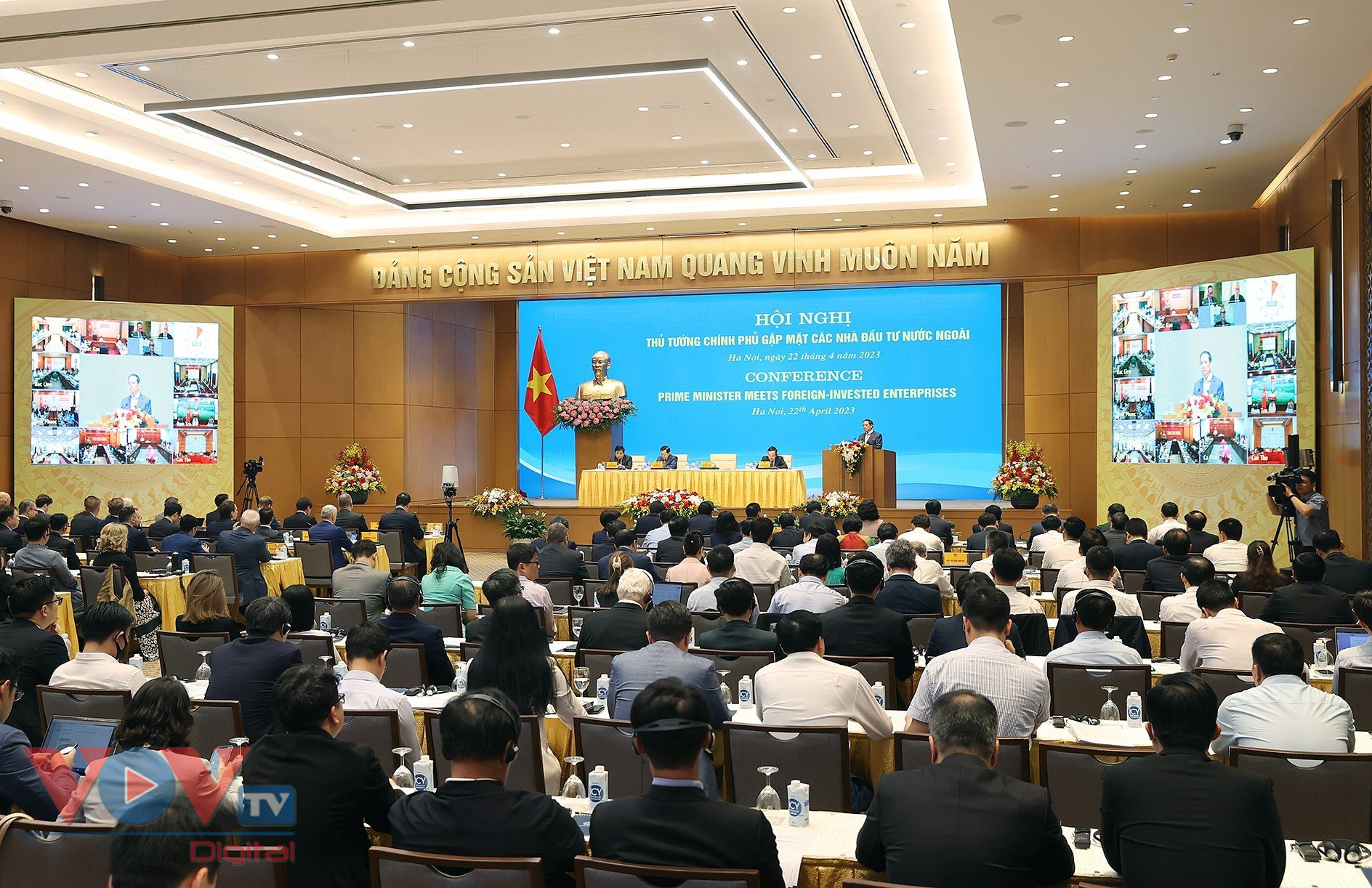 Thủ tướng: Khó khăn ở đâu thì tháo gỡ ở đó, thúc đẩy mạnh mẽ và nâng cao hiệu quả đầu tư nước ngoài vào Việt Nam - Ảnh 1.