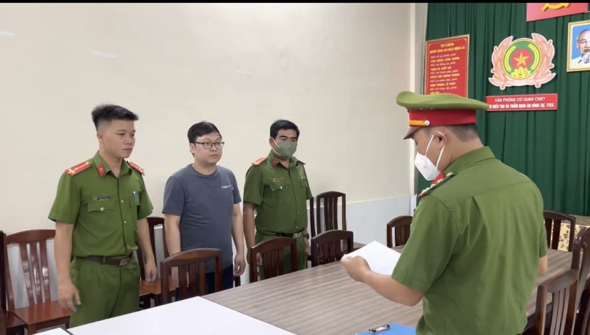 Bắt tạm giam Phó trưởng Phòng tàu sông Cục đăng kiểm Việt Nam - Ảnh 1.
