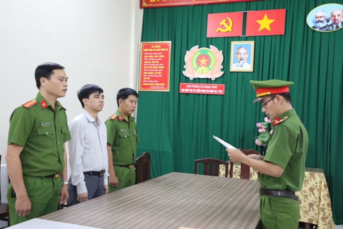 Bắt tạm giam Phó trưởng Phòng tàu sông Cục đăng kiểm Việt Nam - Ảnh 4.