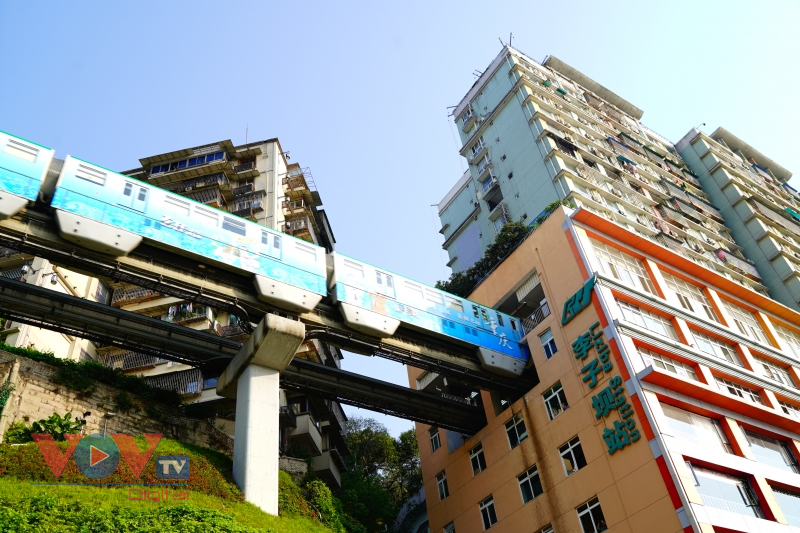Thành phố trên núi và hệ thống đường sắt nội đô 'viễn tưởng' ở Trung Quốc - Ảnh 2.