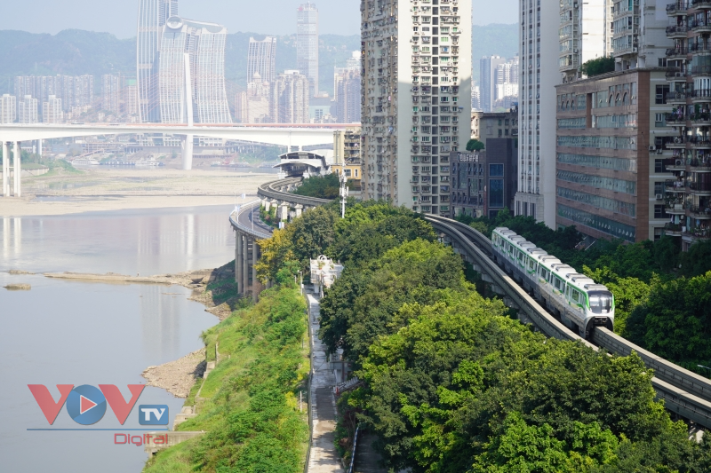 Thành phố trên núi và hệ thống đường sắt nội đô 'viễn tưởng' ở Trung Quốc - Ảnh 4.