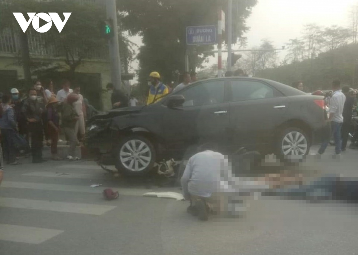 Xót xa mẹ con bé 3 tuổi đều bị đa chấn thương nặng trong tai nạn liên hoàn ở Hà Nội - Ảnh 9.