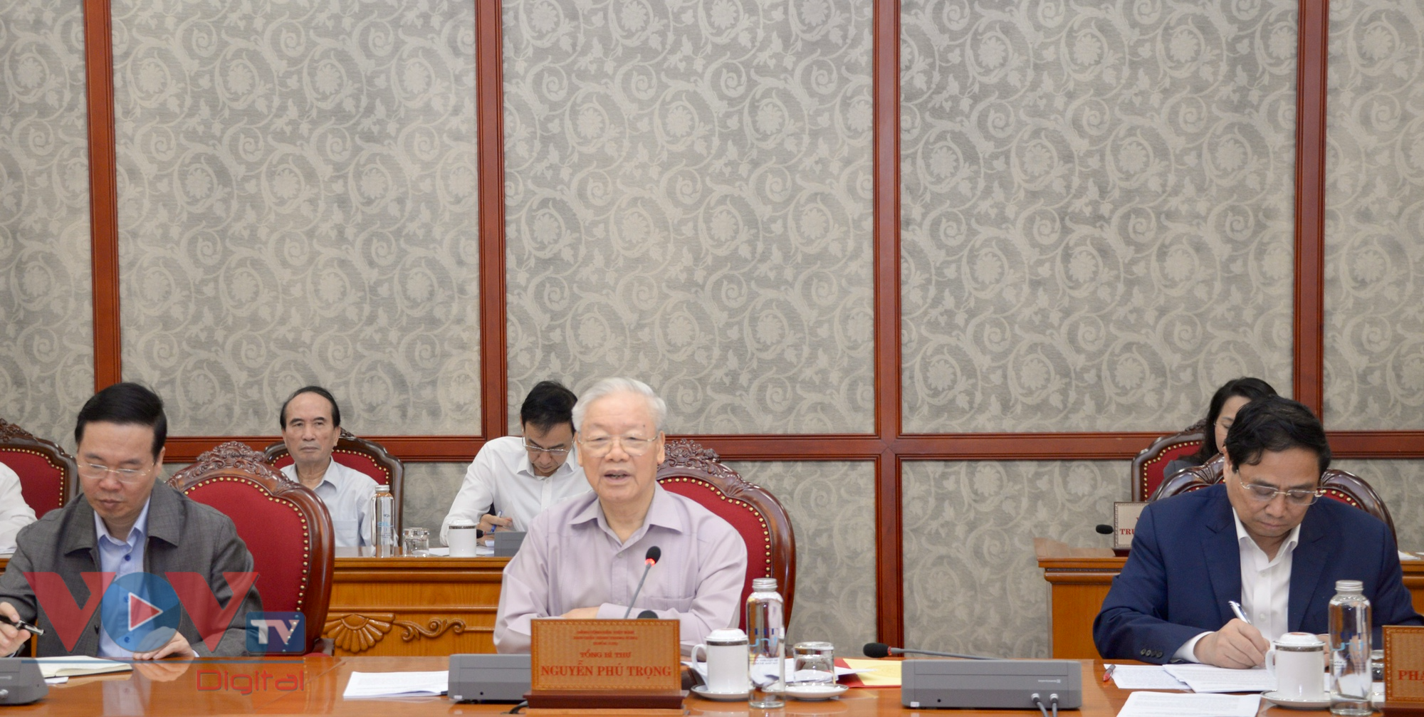 Tổng bí thư Nguyễn Phú Trọng chủ trì cuộc họp Bộ Chính trị - Ảnh 1.