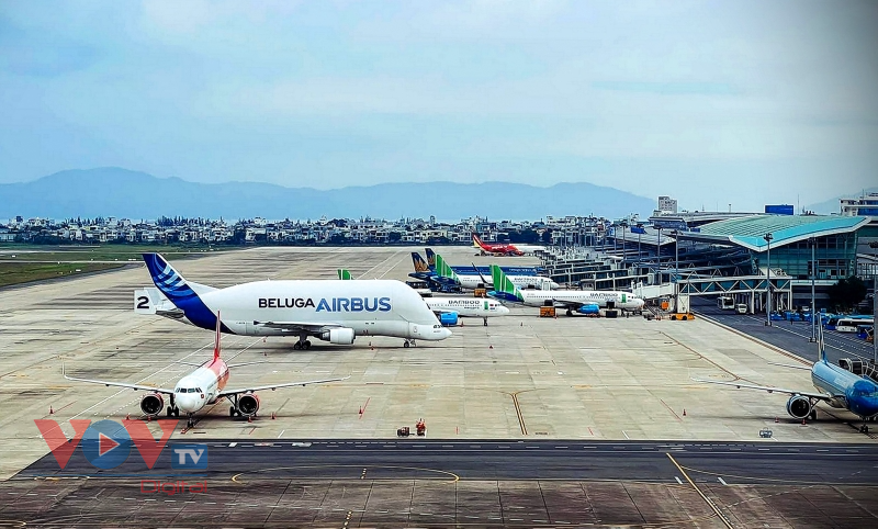 Ngắm máy bay siêu vận tải của hãng Airbus lần đầu đáp ở sân bay Đà Nẵng  - Ảnh 1.