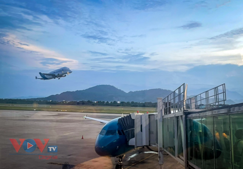 Ngắm máy bay siêu vận tải của hãng Airbus lần đầu đáp ở sân bay Đà Nẵng  - Ảnh 15.