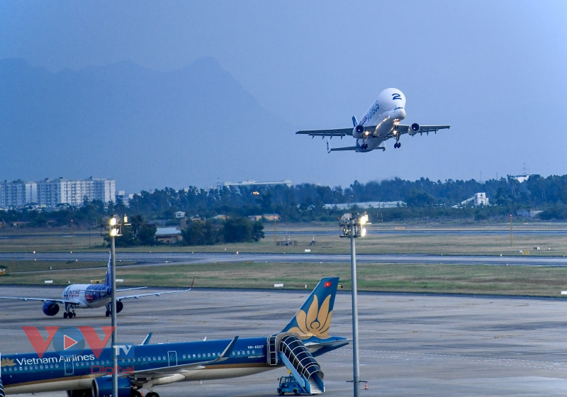 Ngắm máy bay siêu vận tải của hãng Airbus lần đầu đáp ở sân bay Đà Nẵng  - Ảnh 16.