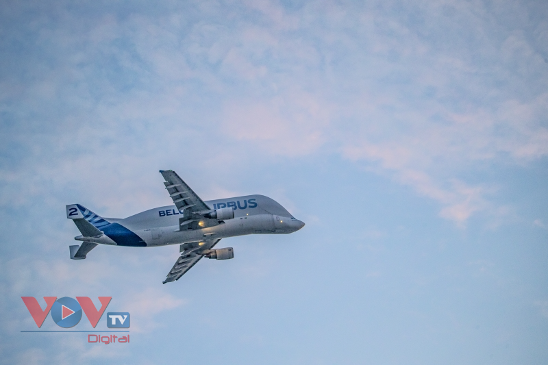 Ngắm máy bay siêu vận tải của hãng Airbus lần đầu đáp ở sân bay Đà Nẵng  - Ảnh 17.