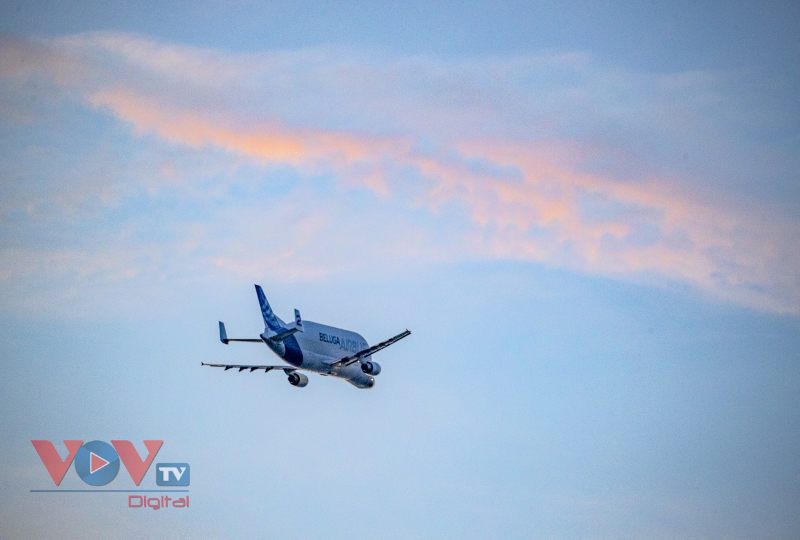 Ngắm máy bay siêu vận tải của hãng Airbus lần đầu đáp ở sân bay Đà Nẵng  - Ảnh 18.