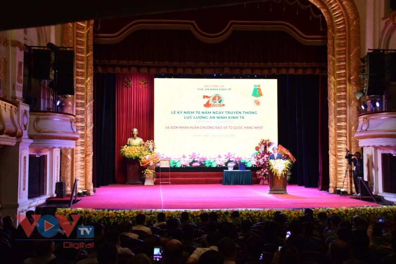 Thủ tướng Phạm Minh Chính dự Lễ kỷ niệm 70 năm Ngày truyền thống lực lượng An ninh kinh tế - Ảnh 4.
