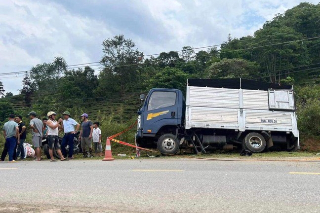 Xe chuyên dụng của cảnh sát giao thông Lai Châu gây tai nạn liên hoàn - Ảnh 2.