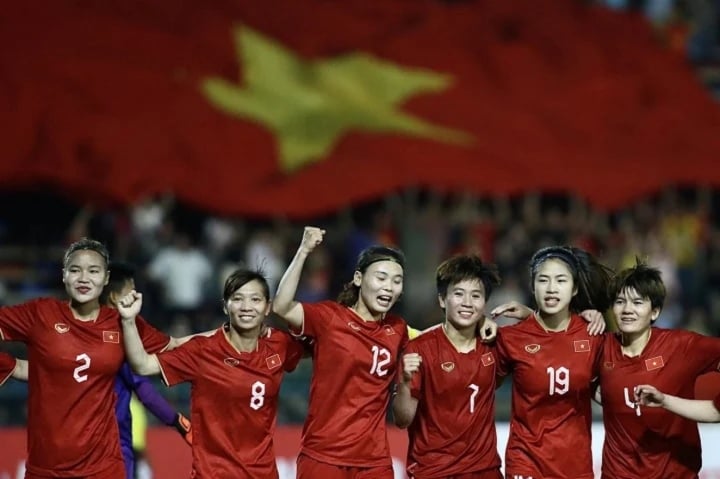 Thaco tặng đội tuyển bóng đá nữ Việt Nam 1 tỷ đồng - Ảnh 1.