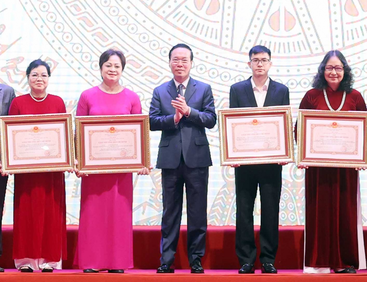 Chủ tịch nước Võ Văn Thưởng dự Lễ trao Giải thưởng Hồ Chí Minh về văn học, nghệ thuật - Ảnh 4.
