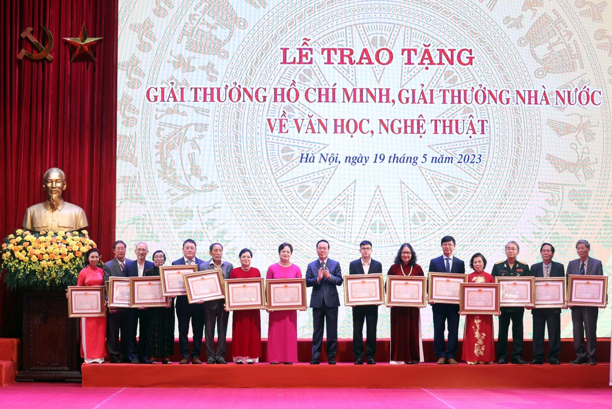 Chủ tịch nước Võ Văn Thưởng dự Lễ trao Giải thưởng Hồ Chí Minh về văn học, nghệ thuật - Ảnh 2.