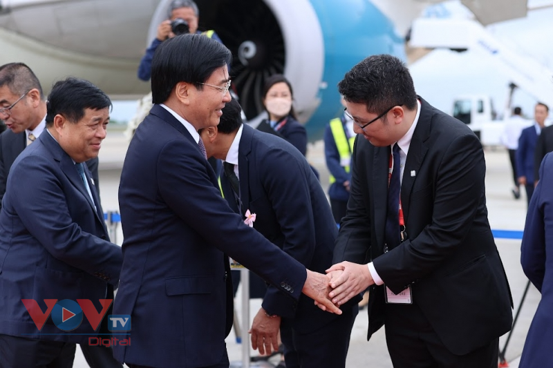 Thủ tướng Phạm Minh Chính lên đường tham dự Hội nghị Thượng đỉnh G7 mở rộng - Ảnh 2.
