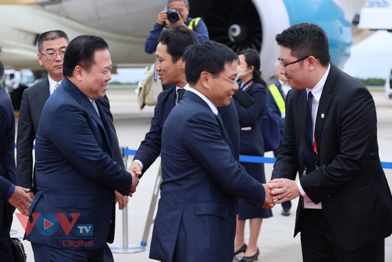 Thủ tướng Phạm Minh Chính lên đường tham dự Hội nghị Thượng đỉnh G7 mở rộng - Ảnh 3.