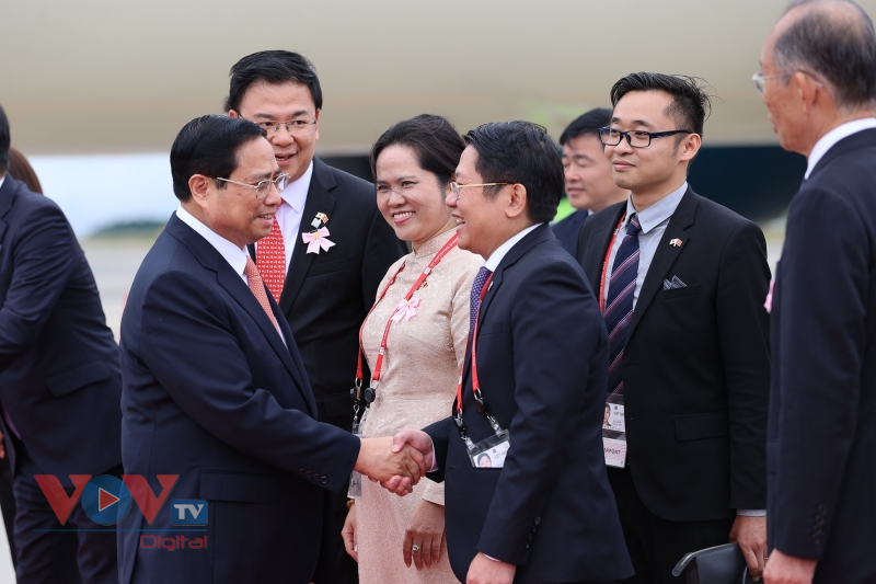 Thủ tướng Phạm Minh Chính lên đường tham dự Hội nghị Thượng đỉnh G7 mở rộng - Ảnh 4.