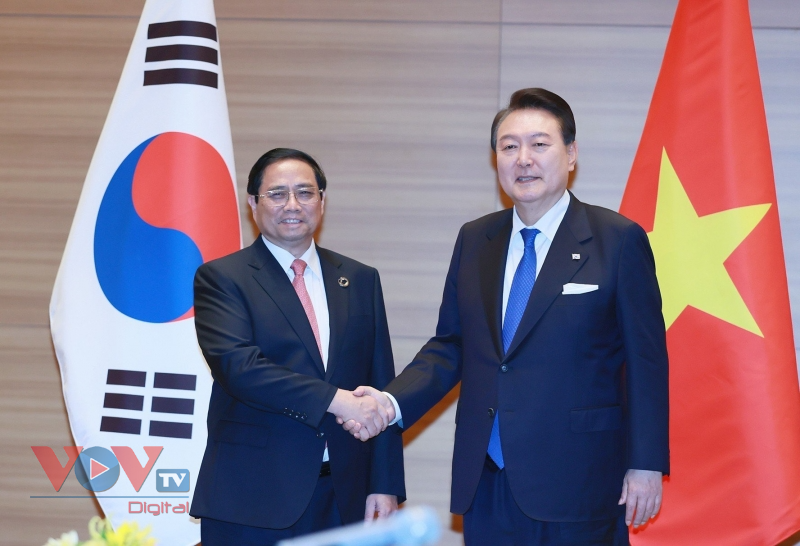 Thủ tướng Phạm Minh Chính gặp Tổng thống Hàn Quốc nhân dịp Hội nghị Thượng đỉnh G7 - Ảnh 1.